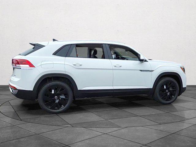 Photo of 2025 Pure White Volkswagen Atlas Cross Sport