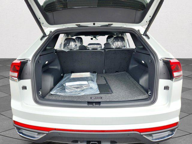 Photo of 2025 Pure White Volkswagen Atlas Cross Sport