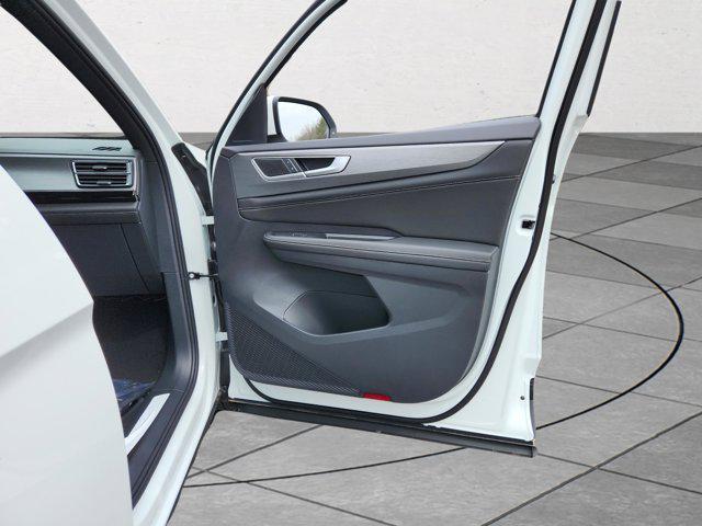 Photo of 2025 Pure White Volkswagen Atlas Cross Sport