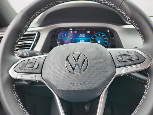 Photo of 2025 Pure White Volkswagen Atlas Cross Sport