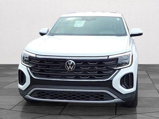 Photo of 2025 Pure White Volkswagen Atlas Cross Sport