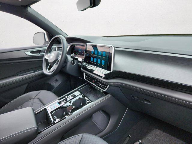 Photo of 2025 Pure White Volkswagen Atlas Cross Sport