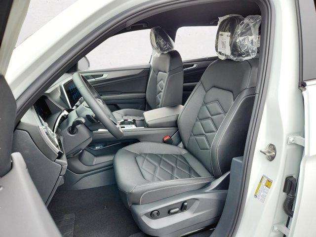 Photo of 2025 Pure White Volkswagen Atlas Cross Sport