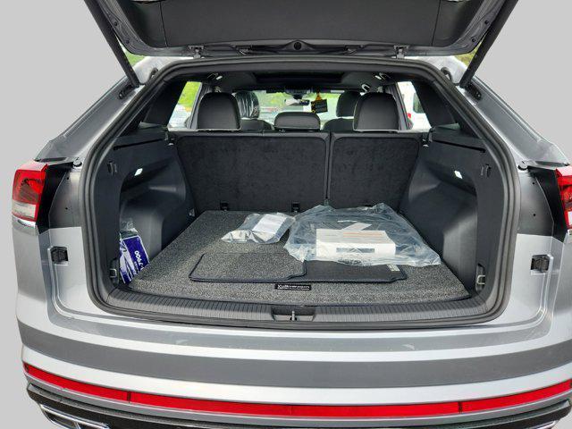 Photo of 2025 Silver Mist Metallic Volkswagen Atlas Cross Sport
