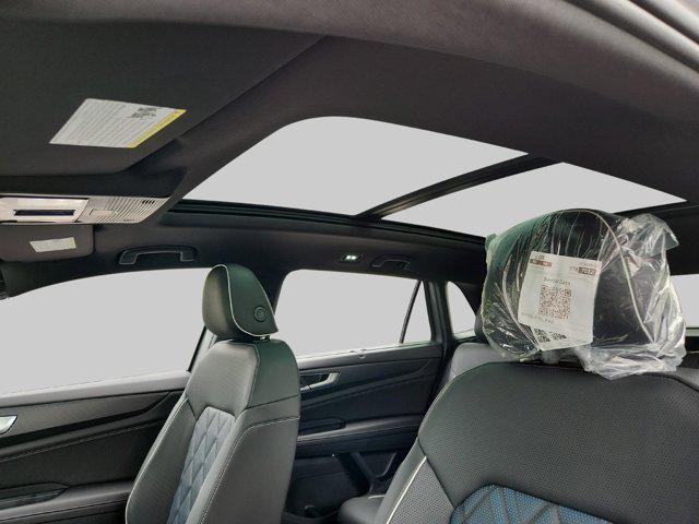 Photo of 2025 Silver Mist Metallic Volkswagen Atlas Cross Sport