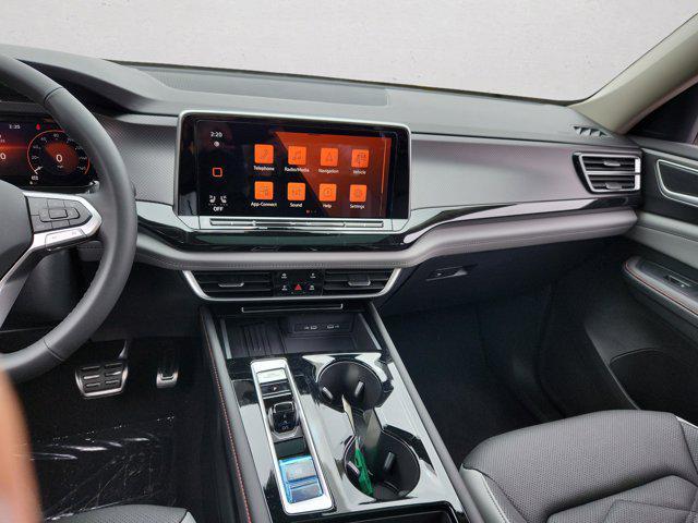 Photo of 2025 Pure White Volkswagen Atlas