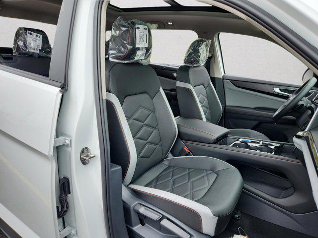 Photo of 2025 Pure White Volkswagen Atlas