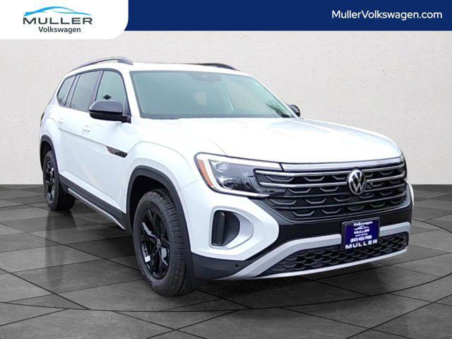 Photo of 2025 Pure White Volkswagen Atlas