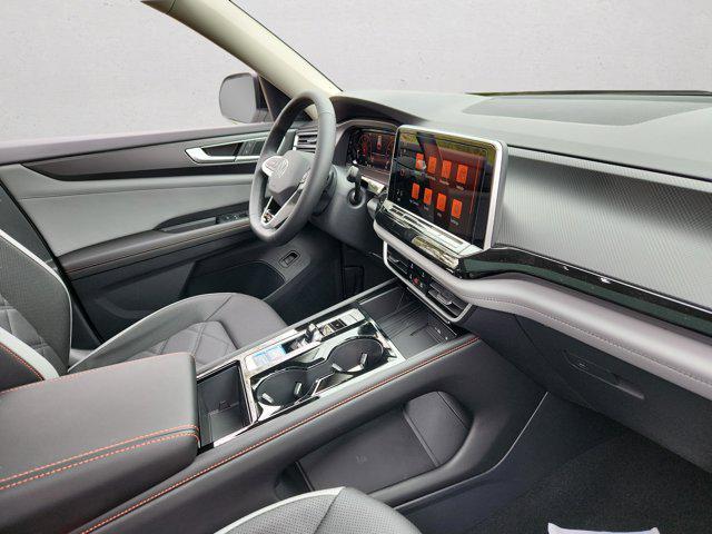 Photo of 2025 Pure White Volkswagen Atlas