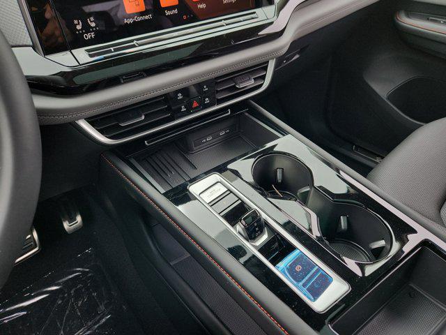 Photo of 2025 Pure White Volkswagen Atlas