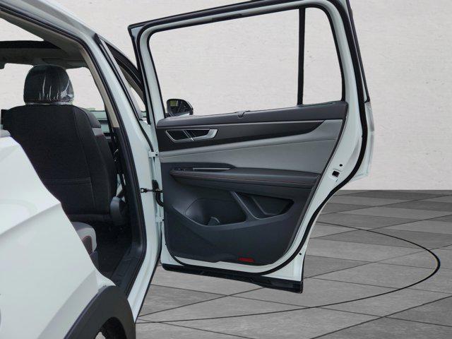Photo of 2025 Pure White Volkswagen Atlas