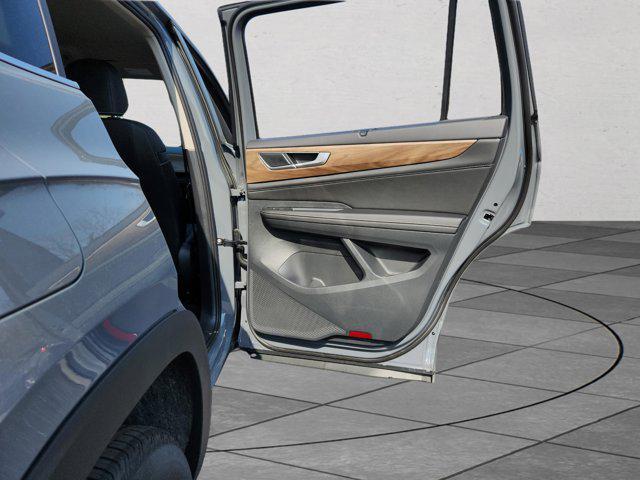 Photo of 2025 Pure Gray Volkswagen Atlas