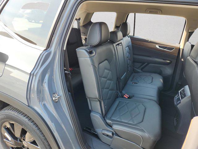 Photo of 2025 Pure Gray Volkswagen Atlas