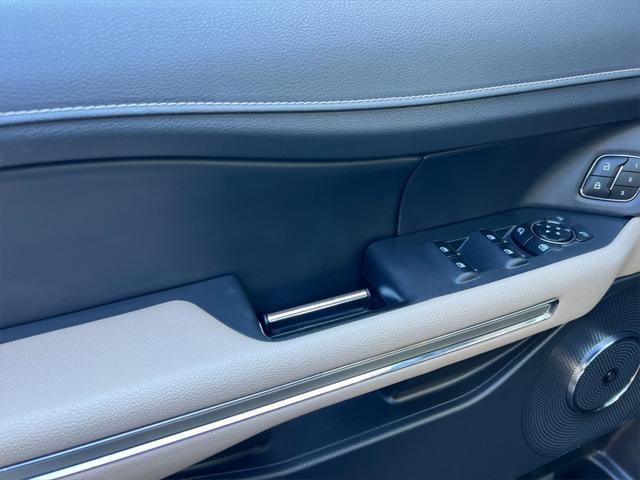 Photo of 2023 Dark Matter Metallic Ford Expedition