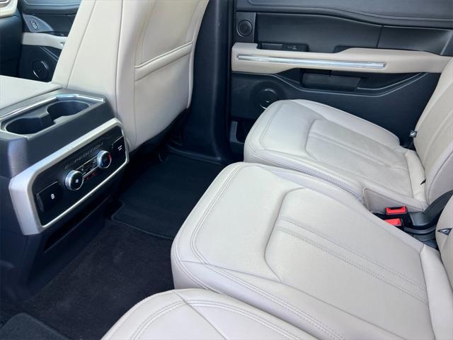 Photo of 2023 Dark Matter Metallic Ford Expedition