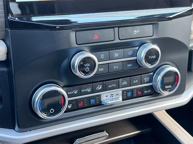 Photo of 2023 Dark Matter Metallic Ford Expedition