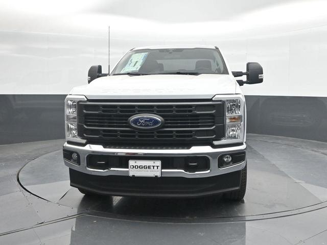 Photo of 2025 Oxford White Ford F-250