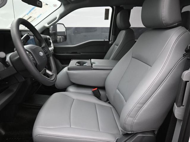 Photo of 2025 Oxford White Ford F-250