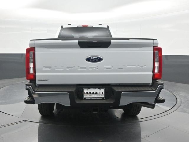 Photo of 2025 Oxford White Ford F-250
