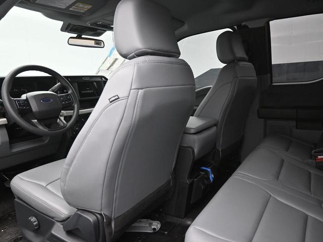 Photo of 2025 Oxford White Ford F-250
