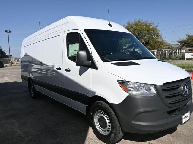 Photo of 2025 White Mercedes-Benz Sprinter 2500
