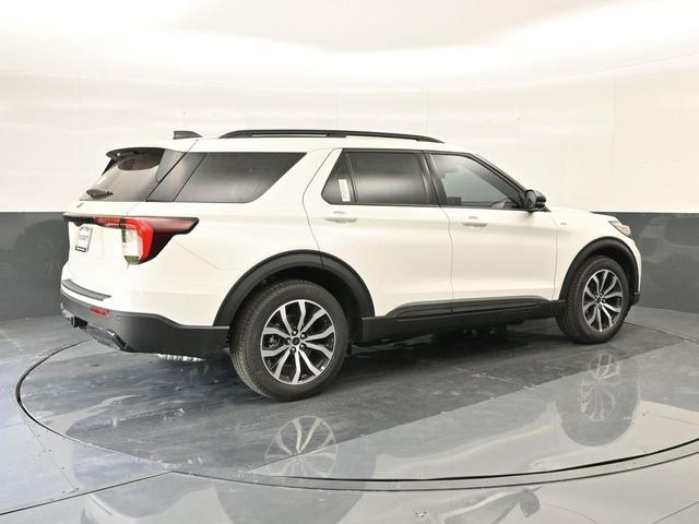 Photo of 2025 Star White Ford Explorer