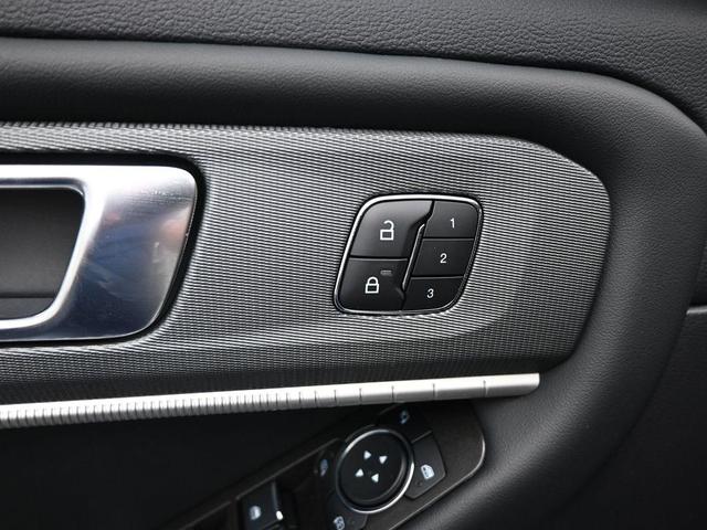 Photo of 2025 Star White Ford Explorer