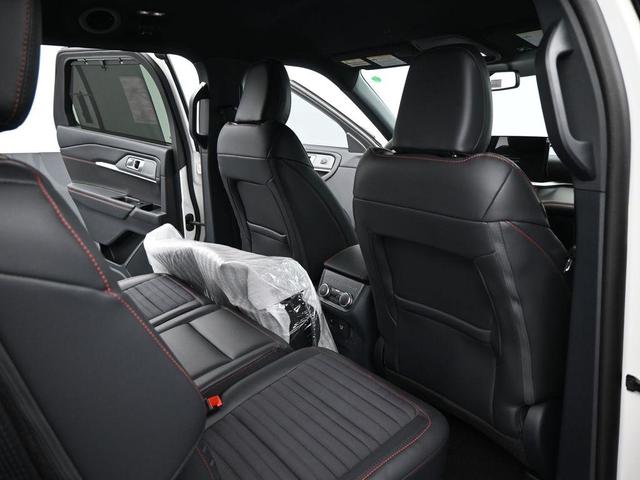 Photo of 2025 Star White Ford Explorer