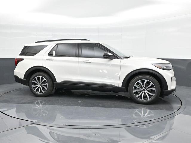 Photo of 2025 Star White Ford Explorer