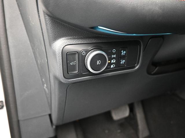 Photo of 2025 Star White Ford Explorer