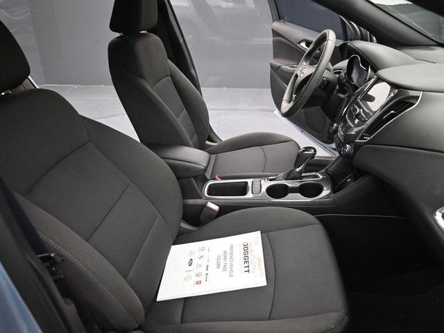 Photo of 2017 Arctic Blue Metallic Chevrolet Cruze