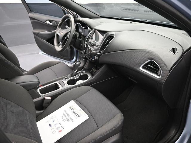 Photo of 2017 Arctic Blue Metallic Chevrolet Cruze