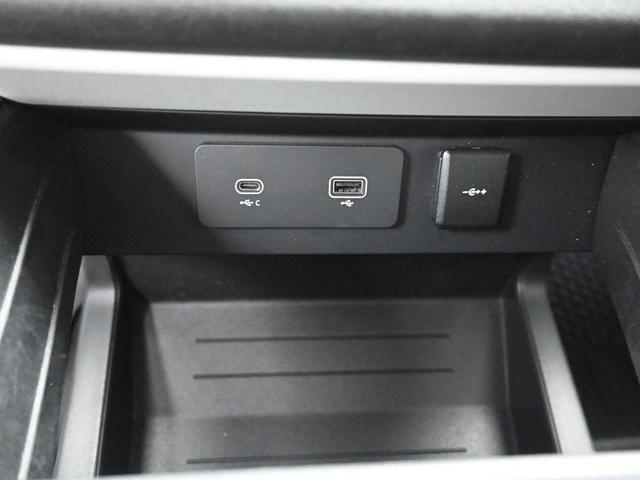 Photo of 2022 Fuji White Land Rover Defender