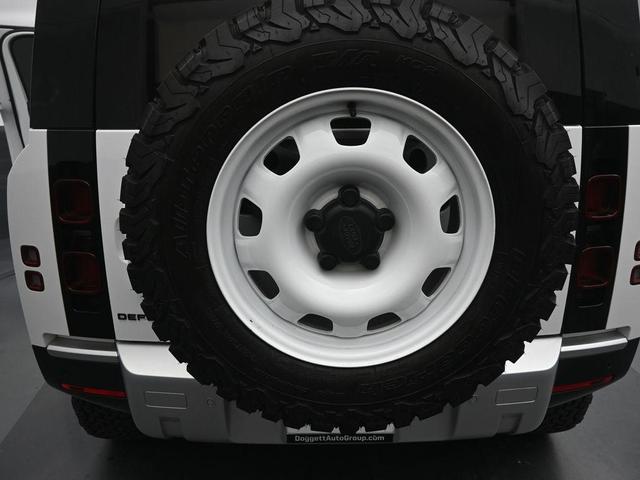 Photo of 2022 Fuji White Land Rover Defender