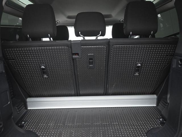 Photo of 2022 Fuji White Land Rover Defender