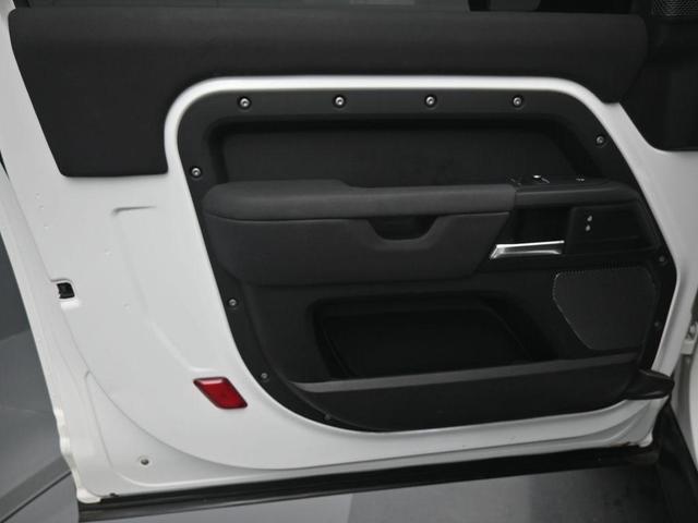 Photo of 2022 Fuji White Land Rover Defender