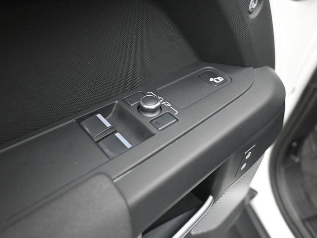 Photo of 2022 Fuji White Land Rover Defender