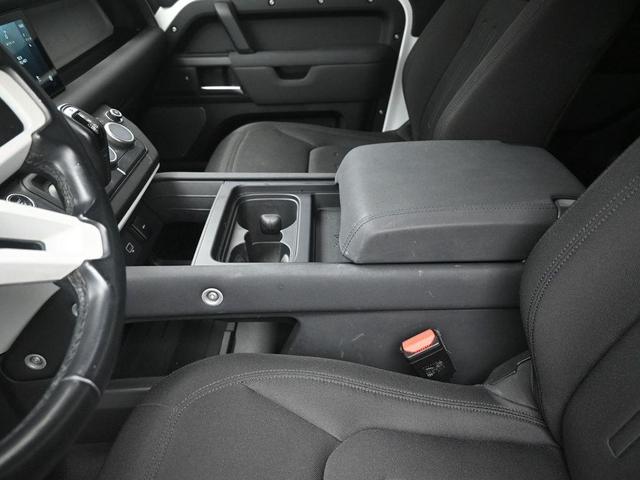 Photo of 2022 Fuji White Land Rover Defender