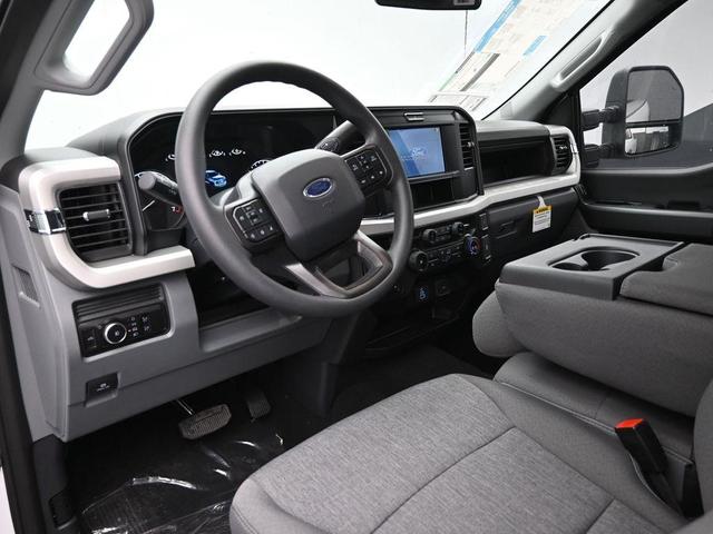 Photo of 2025 Oxford White Ford F-250
