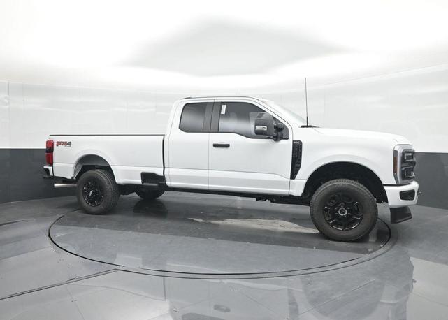 Photo of 2025 Oxford White Ford F-250