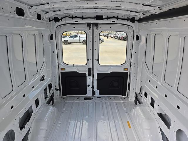 Photo of 2025 Oxford White Ford Transit-250
