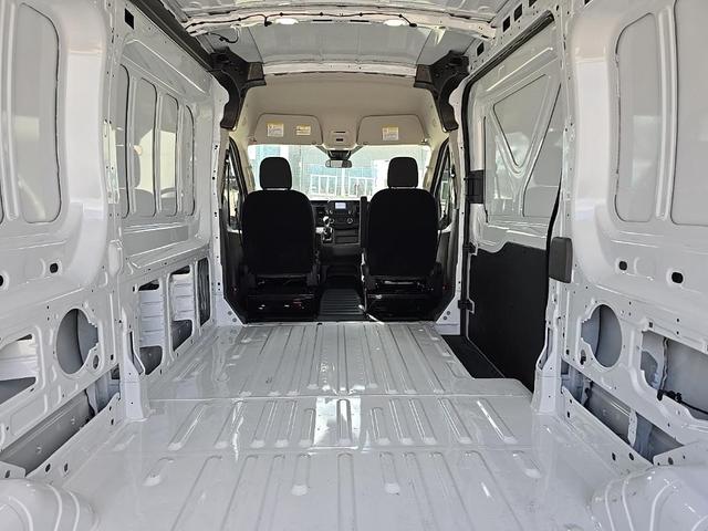 Photo of 2025 Oxford White Ford Transit-250
