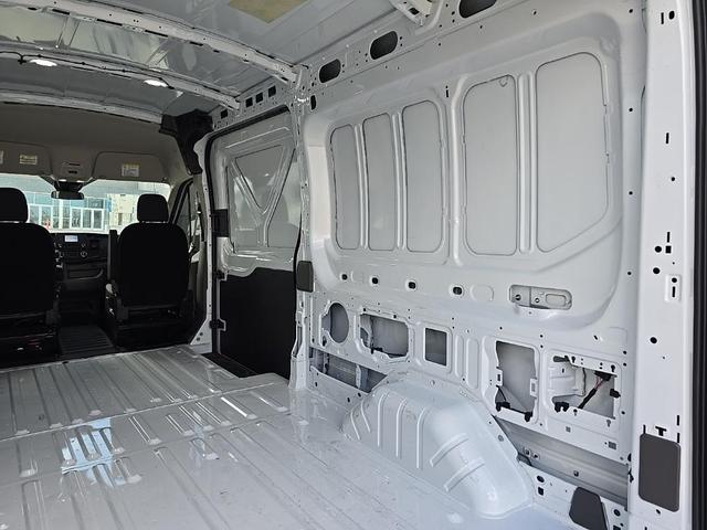 Photo of 2025 Oxford White Ford Transit-250