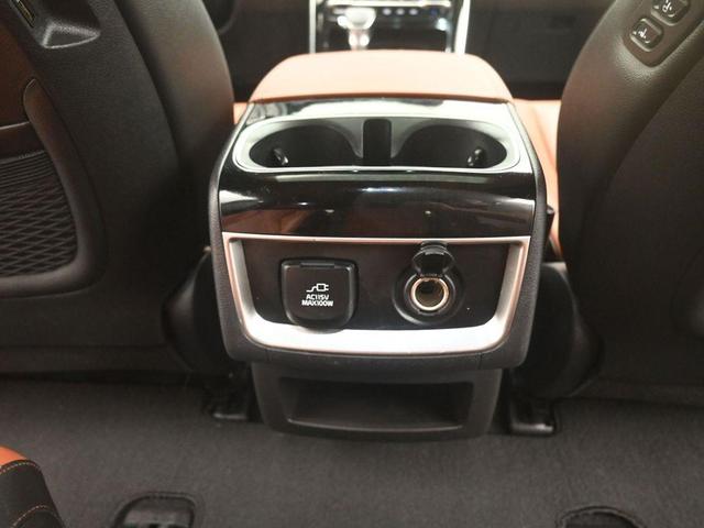Photo of 2024 Snow White Pearl Kia Carnival