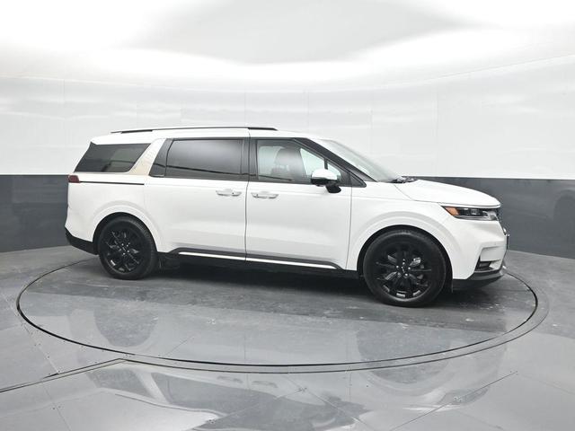 Photo of 2024 Snow White Pearl Kia Carnival