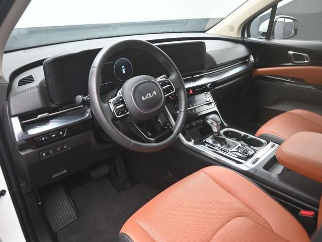 Photo of 2024 Snow White Pearl Kia Carnival