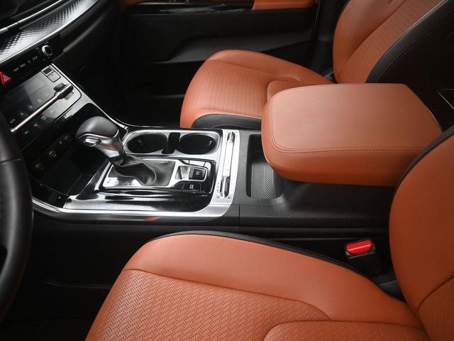 Photo of 2024 Snow White Pearl Kia Carnival