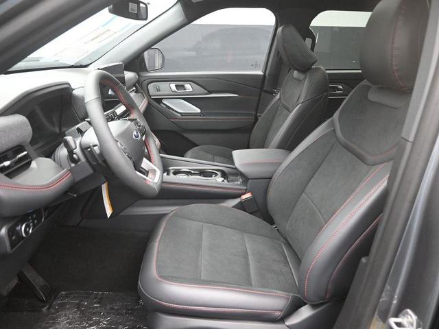 Photo of 2025 Carbonized Gray Metallic Ford Explorer