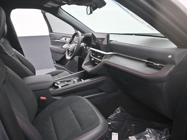 Photo of 2025 Carbonized Gray Metallic Ford Explorer