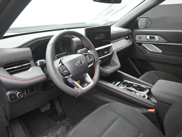 Photo of 2025 Carbonized Gray Metallic Ford Explorer